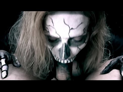❤️ Demon famke sûgje hoanne mei har swarte mûle en slikken cum. ☑  Seks by wy ❌